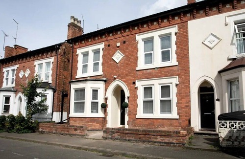 West Bridgford Apartment | Room 1 · Charming Studio in Nottingham– Perfect for Couples| Pass The Keys