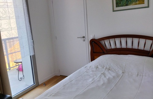 La Rochelle Bed & Breakfast | Room 12 m plus private shower room 4 m plus balcony 5 m'a 800 metres ocean