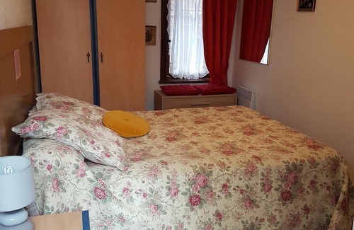 Regusse House | ROOM 13 M2 INDEPENDENT ENTRY