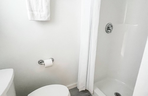 Whitehall Apartment | Room #13