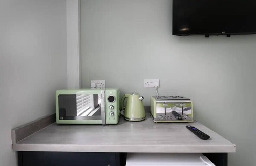 West Bridgford Apartment | Room 2 · Studio in Nottingham- Near attractions and dining| Pass The Keys