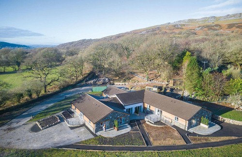 Pen-y-cae Apartment | Room 4 - The Sleeping Giant - Pen Y Cae Inn