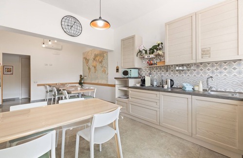 Riola Sardo Apartment | Room '40°Parallelo - Standard 3' with Shared Garden, Wi-Fi and Air Conditioning