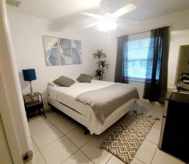 Westgate House | Room 5 minutes from PBI Airport