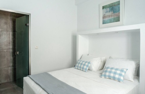 Paros Hotel | Room 5 @ Pelican Paros in the Old Town!