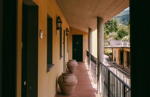 San Donato in Fronzano Apartment | Room '54 H Fattoria Degli Usignoli' with Shared Pool, Wi-Fi and Air Conditioning