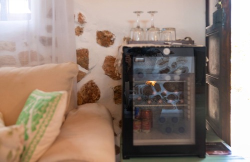 Sant Carles de Peralta Apartment | Room 'Almendro' with Mountain View, Wi-Fi and Air Conditioning