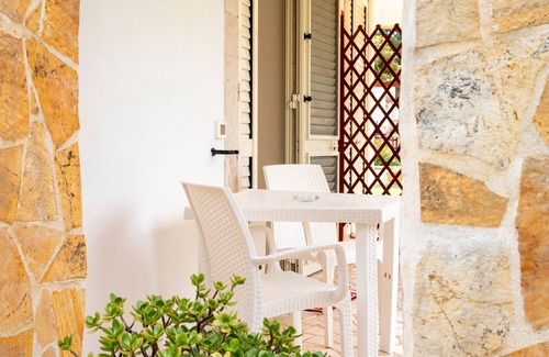 Otranto Apartment | Room 'Arancio' with Lake View, Wi-Fi and Air Conditioning