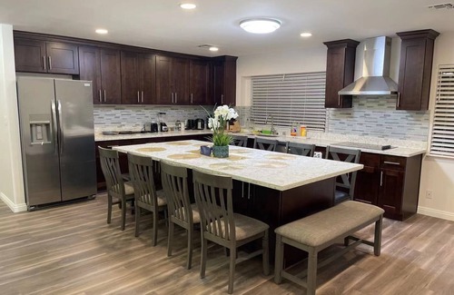 Chinatown House | room B : cozy private queen bed & shared bath