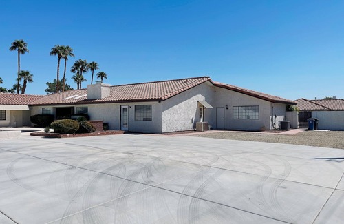 Chinatown House | room B : cozy private queen bed & shared bath