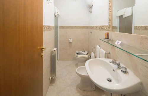 Bagni di Lucca Apartment | Room 'Camera Matrimoniale' with Shared Garden, Wi-Fi and Air Conditioning