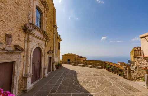 San Marco d'Alunzio Apartment | Room 'Casa Del Pensatore' with Balcony