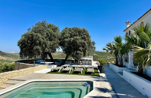 Setenil de las Bodegas Apartment | Room 'Cave 4' with Mountain Views, Private Pool and Wi-Fi
