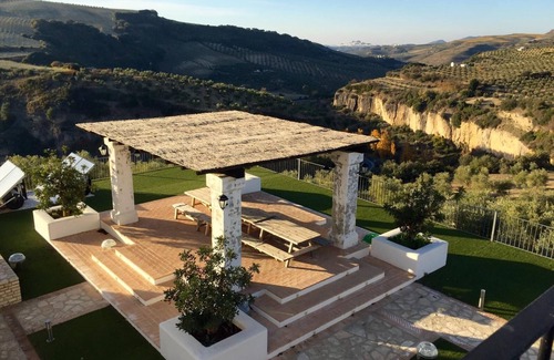 Setenil de las Bodegas Apartment | Room 'Cave 4' with Mountain Views, Private Pool and Wi-Fi
