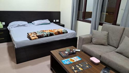 Al Ghubrah Ash Shamaliyyah Apartment | Room center