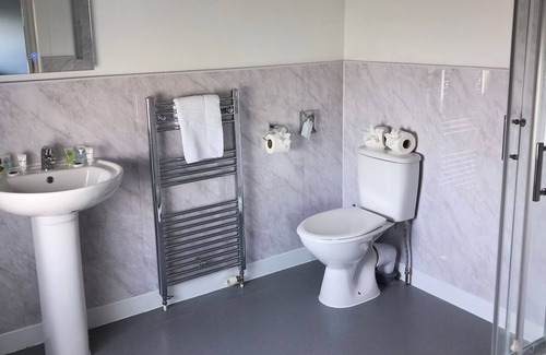 Cranleigh House | Room-comfortable and Spacious With Sceni