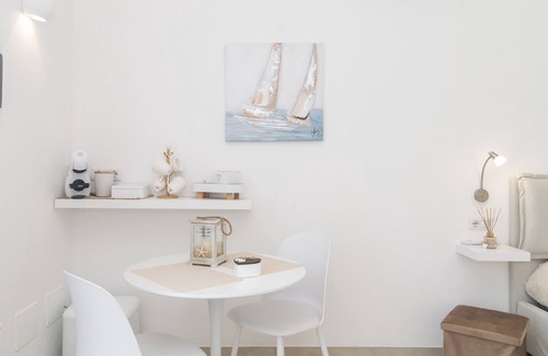 Su Canale Apartment | Room 'Dalia' with Mountain View, Wi-Fi and Air Conditioning