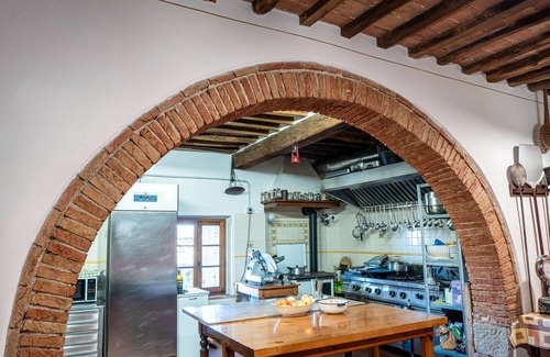 Torniella Apartment | Room 'Del Chiodo - Giacinto' with Shared Terrace and Garden and Wi-Fi