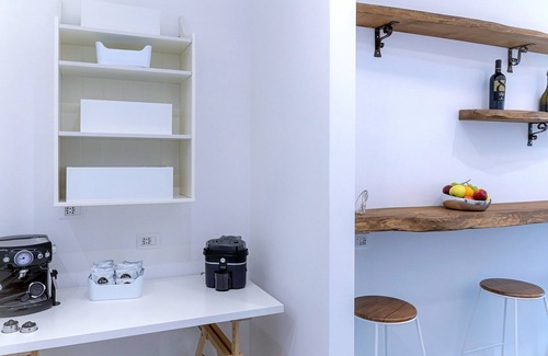 Ercolano Apartment | Room 'Elegante Camera Familiare' with Mountain View, Wi-Fi and Air Conditioning