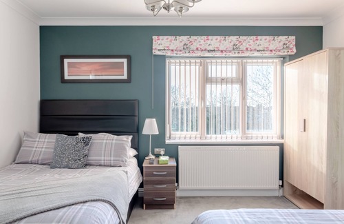 Queensbury House | Room-family Room With Private Bathroom