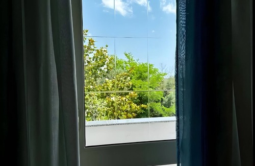 Vignacastrisi Apartment | Room 'Flora 3' with Shared Terrace, Wi-Fi and Air Conditioning