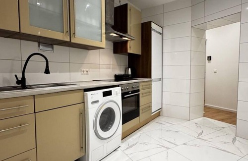 Liesing Apartment | Room for 2 in a 4BR Apt; Near Kaufpark Alterlaa