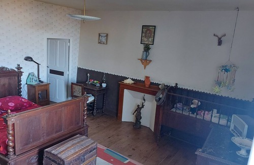 Saint-Felix-Lauragais Bed & Breakfast | Room for rent in charming Lauragais village.