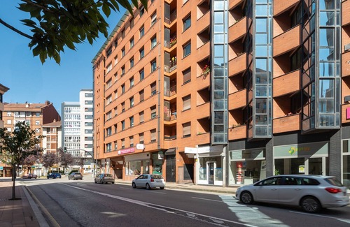Distrito Llano Apartment | Room 'Gijón' with Private Terrace and Wi-Fi