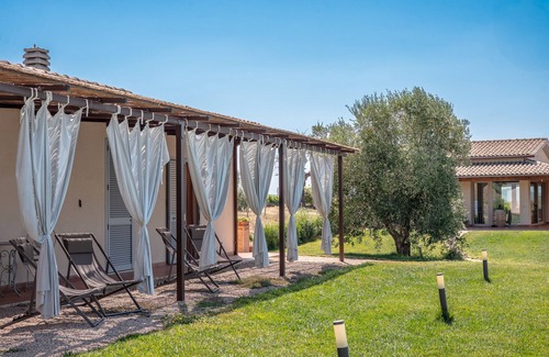 Magliano in Toscana Apartment | Room 'Giusti - 3 Leccio' with Shared Garden, Wi-Fi and Air Conditioning