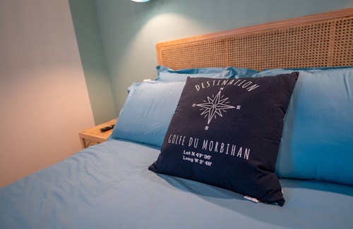 Ploeren Bed & Breakfast | Room 'Houat' with shared terrace, Wi-Fi and air conditioning