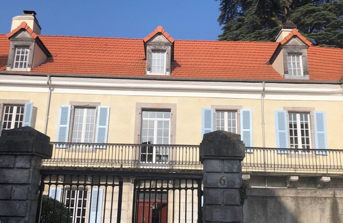 Saint-Pe-de-Bigorre Bed & Breakfast | Room in a 17th-century manor house