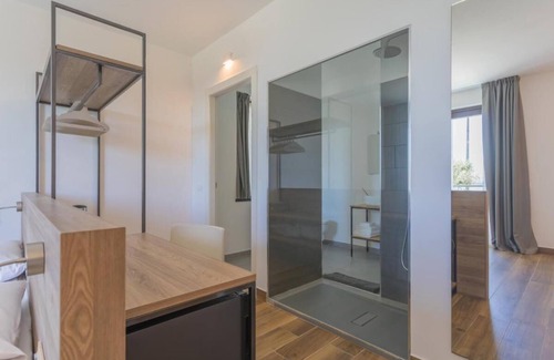 Moniga del Garda Bed & Breakfast | Room in B&B - Insula Felix - Deluxe Triple Room With Sea View