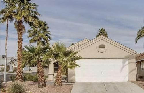 Summerlin House | Room in Cheerful 2-bed House - Shared bathroom
