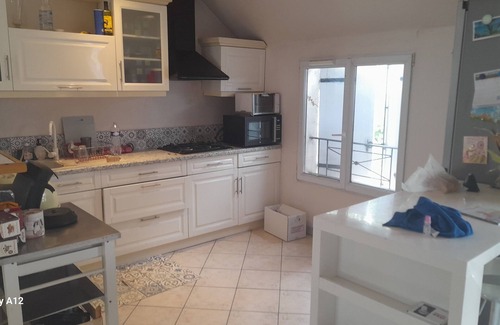 Auxerre House | Room in spacious house
