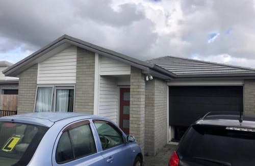 Pukekohe House | Room in Stand alone family house - Pukekohe