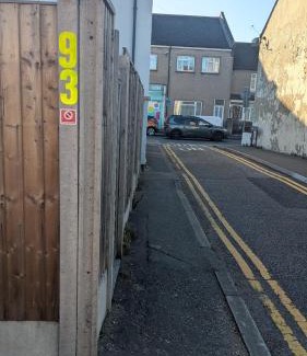 Swanscombe House | Room in Swanscombe, Kent