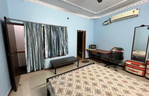 Gomti Nagar House | Room in the Heart of Gomti Nagar