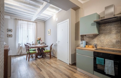 Ponte dʼArbia Apartment | Room 'L'arco Del Pellegrino' with Wi-Fi and Air Conditioning