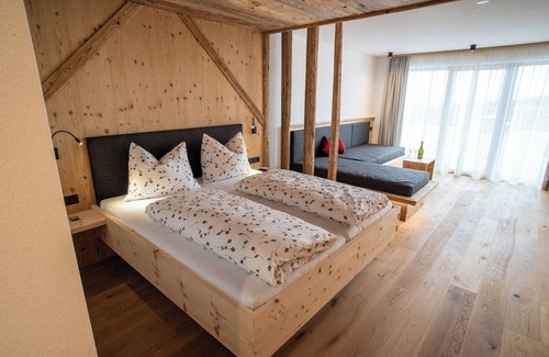 San Genesio Atesino House | Room 'Lanzenschuster Sternenhimmel' with Mountain View and Spacious Shared Terrace