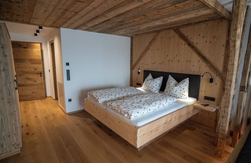 San Genesio Atesino House | Room 'Lanzenschuster Sternenhimmel' with Mountain View and Spacious Shared Terrace