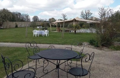 Fye Apartment | Room 'Le Meslay N°5 - Chambre 7 Pers' with Shared Terrace, Shared Garden and Wi-Fi