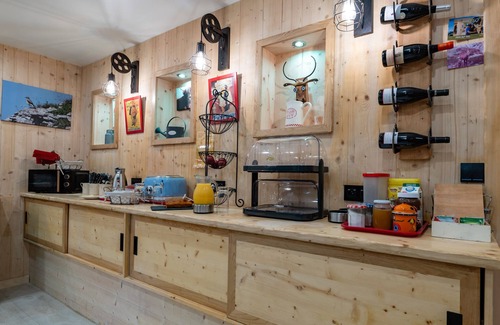 Vassieux-en-Vercors Apartment | Room 'Les Carlines 2' with Mountain View, Shared Terrace and Wi-Fi