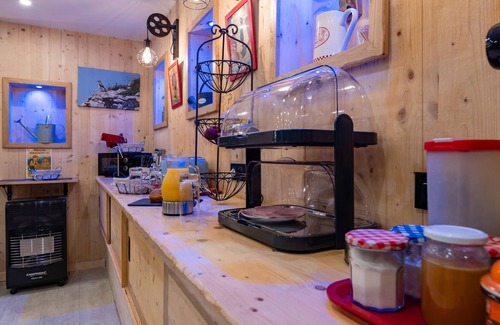 Vassieux-en-Vercors Apartment | Room 'Les Carlines 4' with Mountain View, Shared Terrace and Wi-Fi