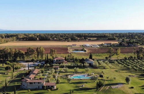 Grosseto Apartment | Room 'Libeccio' with Shared Pool and Air Conditioning