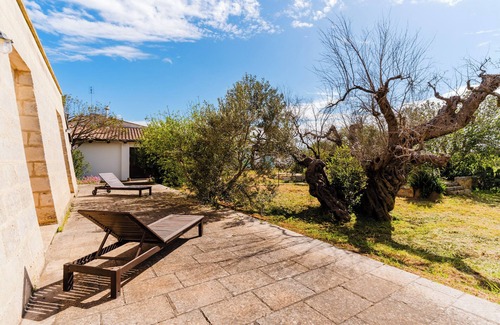 Casarano Apartment | Room 'Limone' with Private Terrace, Wi-Fi and Air Conditioning