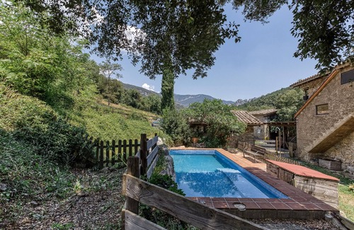 Montagut Apartment | Room 'Malvasia' with Mountain View, Shared Pool and Shared Terrace
