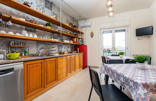 Misterbianco Bed & Breakfast | Room 'Mandarino' with Mountain View, Wi-Fi and Air Conditioning