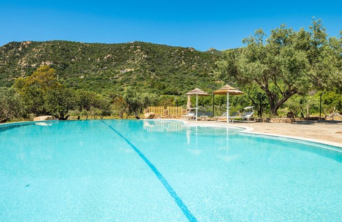 San Sperate Apartment | Room 'Molentis' with Sea View, Wi-Fi and Air Conditioning