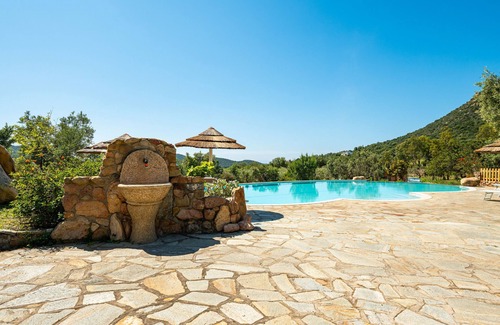 San Sperate Apartment | Room 'Molentis' with Sea View, Wi-Fi and Air Conditioning