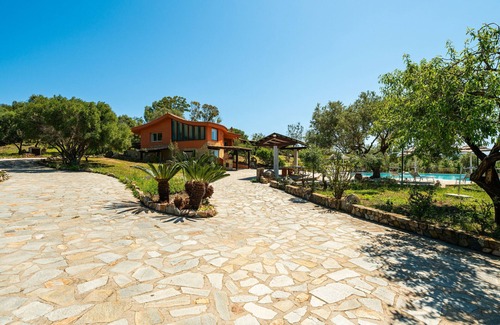 San Sperate Apartment | Room 'Molentis' with Sea View, Wi-Fi and Air Conditioning